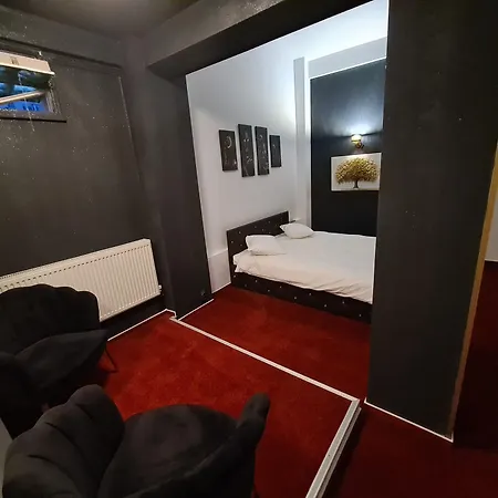 Karma Caffe&rooms شقة فندقية