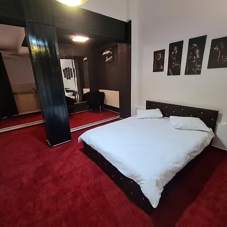 Karma Caffe&rooms شقة فندقية بوخارست