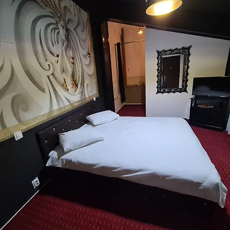 Karma Caffe&rooms شقة فندقية بوخارست