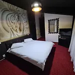 Karma Caffe&rooms Aparthotel 3*